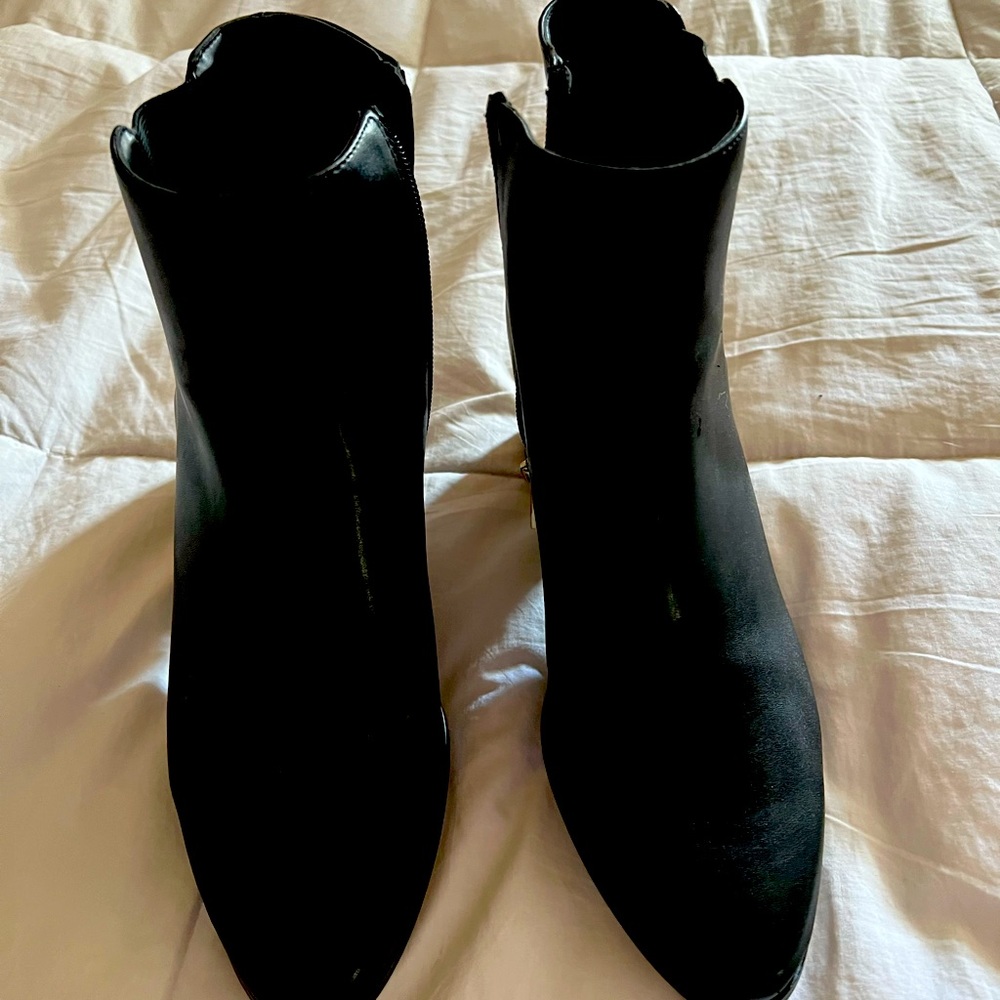New, never worn black boots
